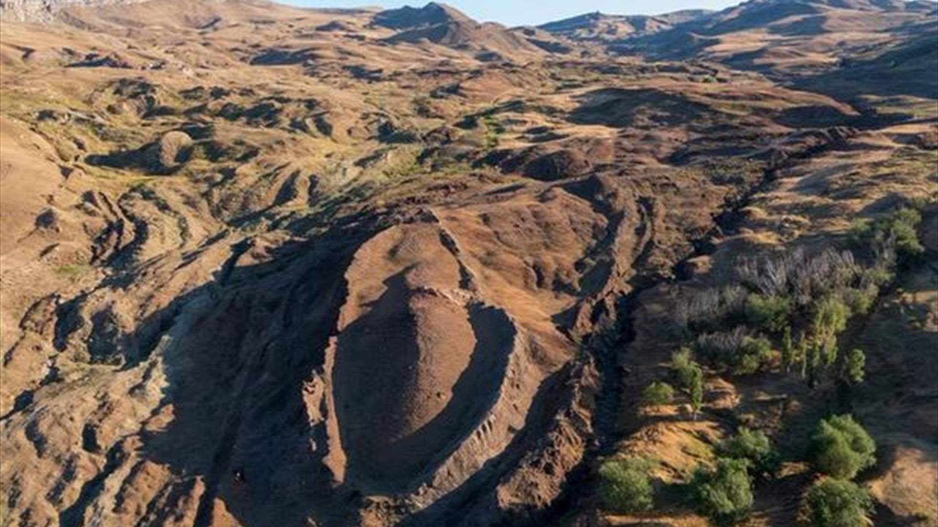 العثور على تكوين جيولوجي يشبه سفينة نوح قرب ج...