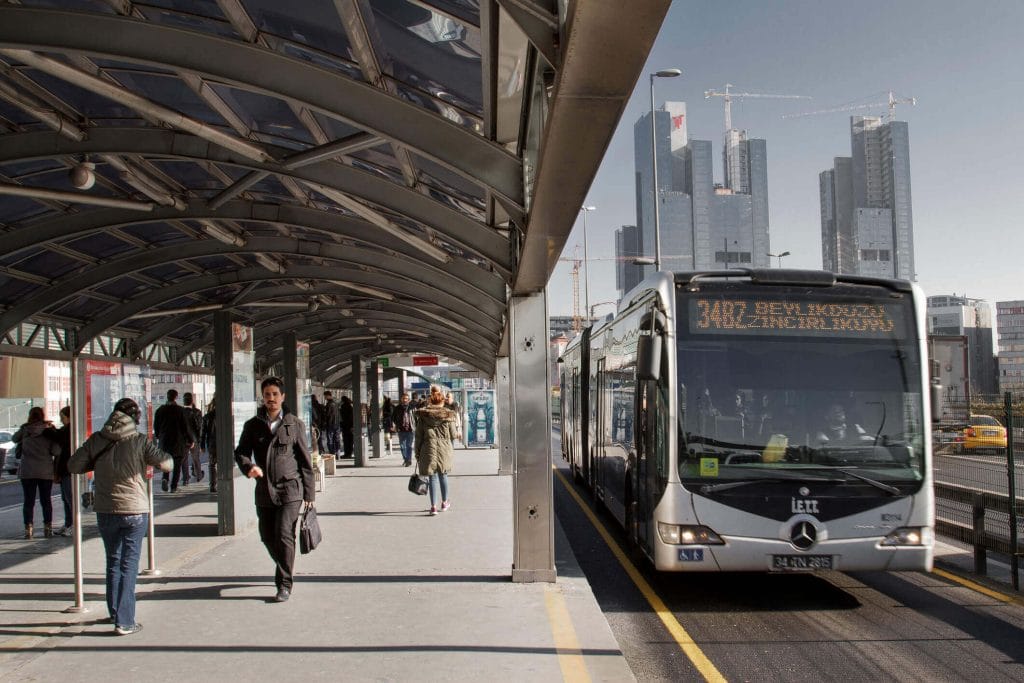 دليلك لاستخدام تطبيقات المواصلات العامة والمت...