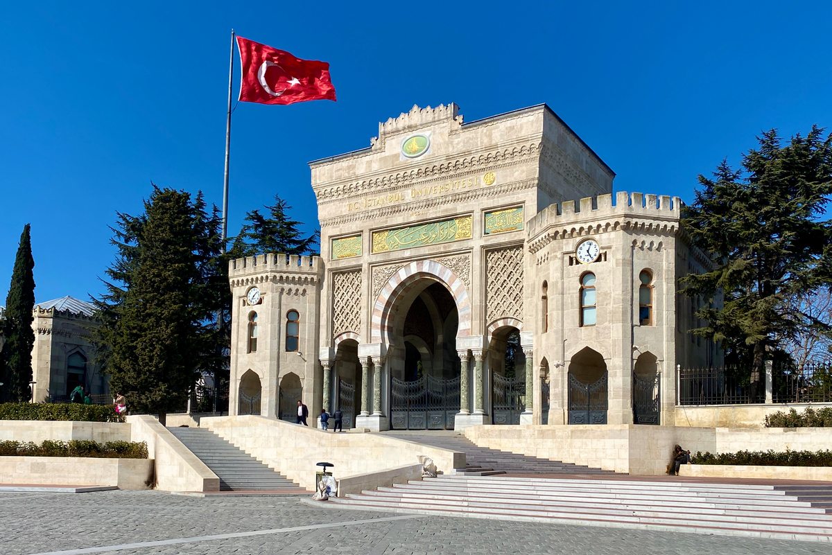جامعة إسطنبول العريقة – İstanbul Üniversitesi