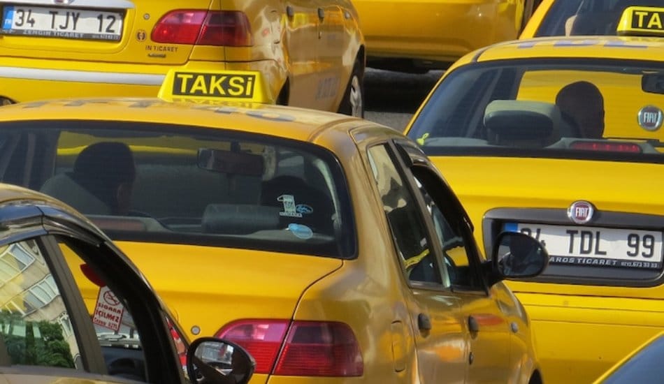 إسطنبول تلغي تراخيص أي سيارة أجرة ثبت تورط سا...