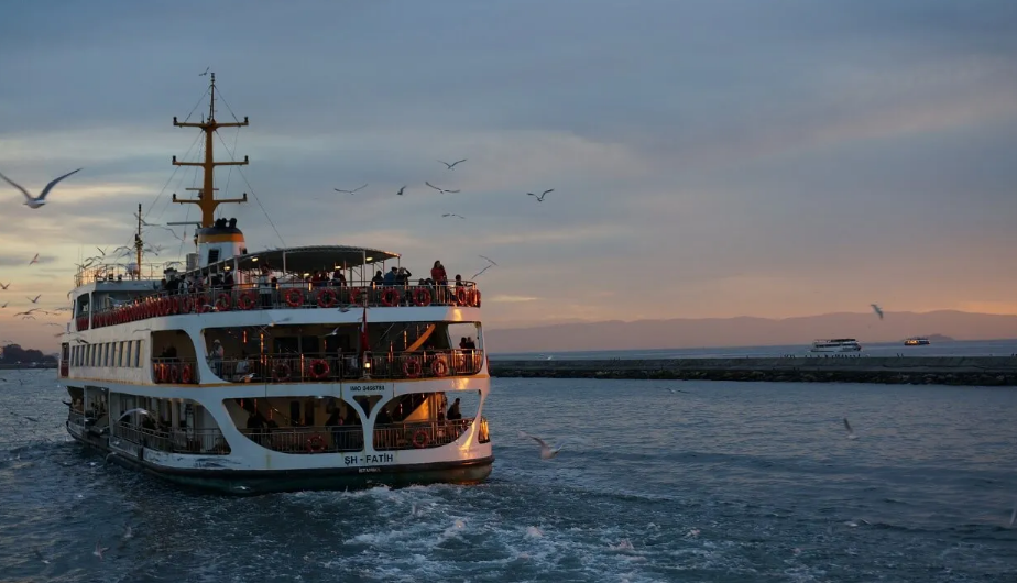 An unmissable, dreamy cruise from Eminönü to...