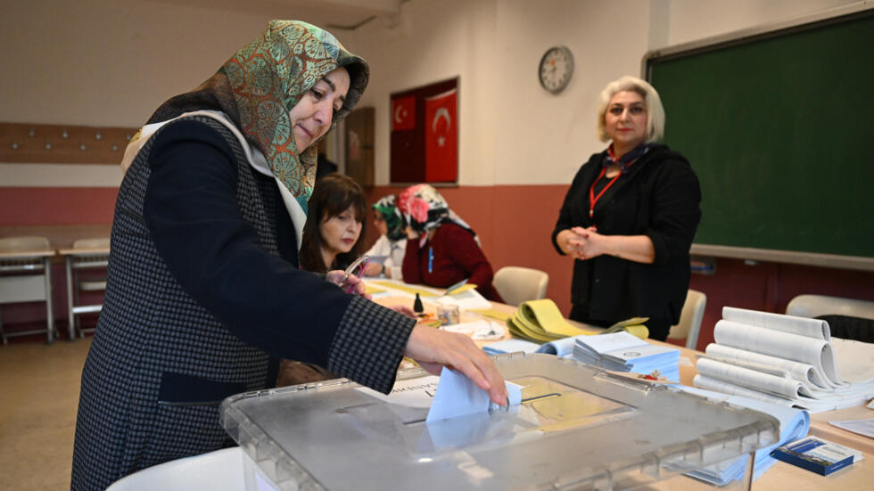 End of voting in Turkish local elections.. Is...